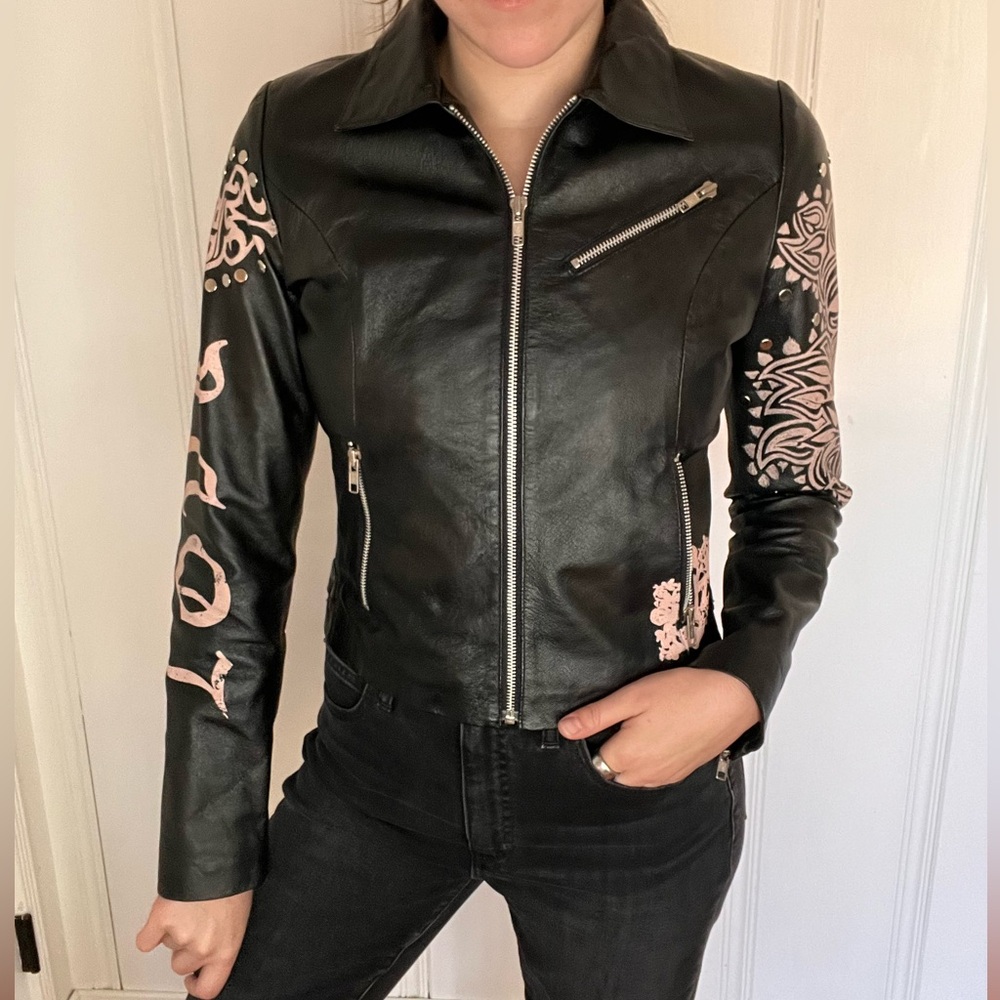 Vintage Y2K Wilson's Leather Moto Biker Jacket Black Leather Maxima Pink Details